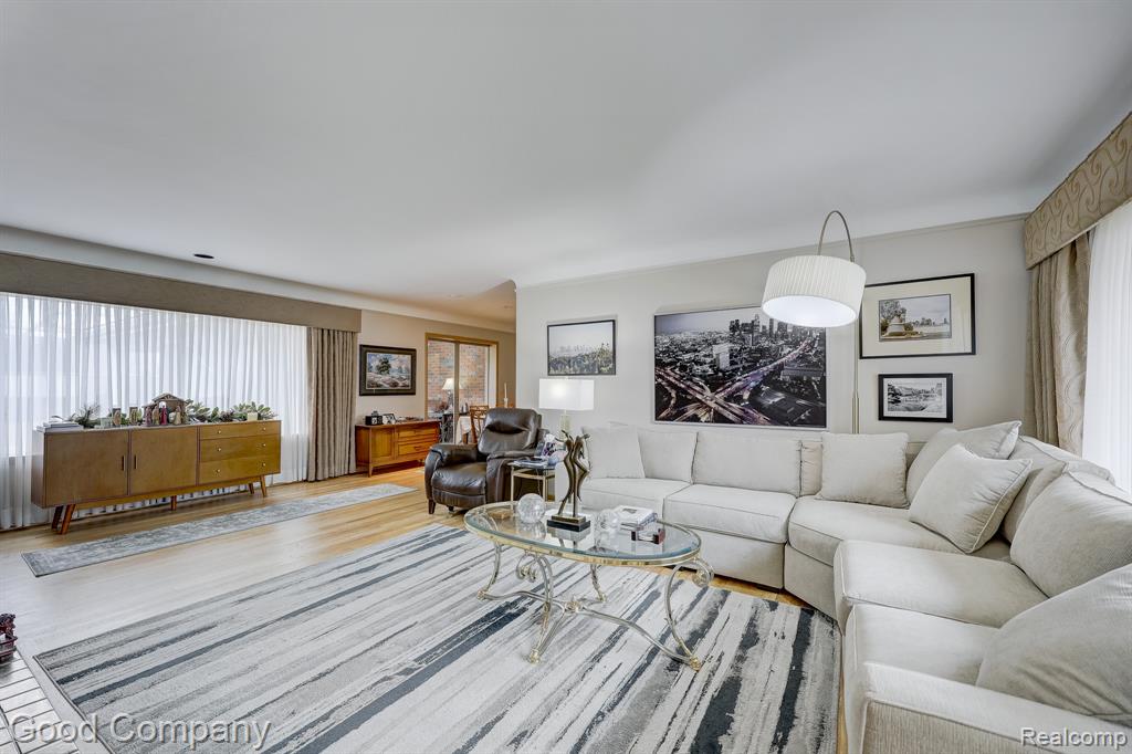 1557 Lochmoor Boulevard, Grosse Pointe Woods, MI 48236 — Photo 3