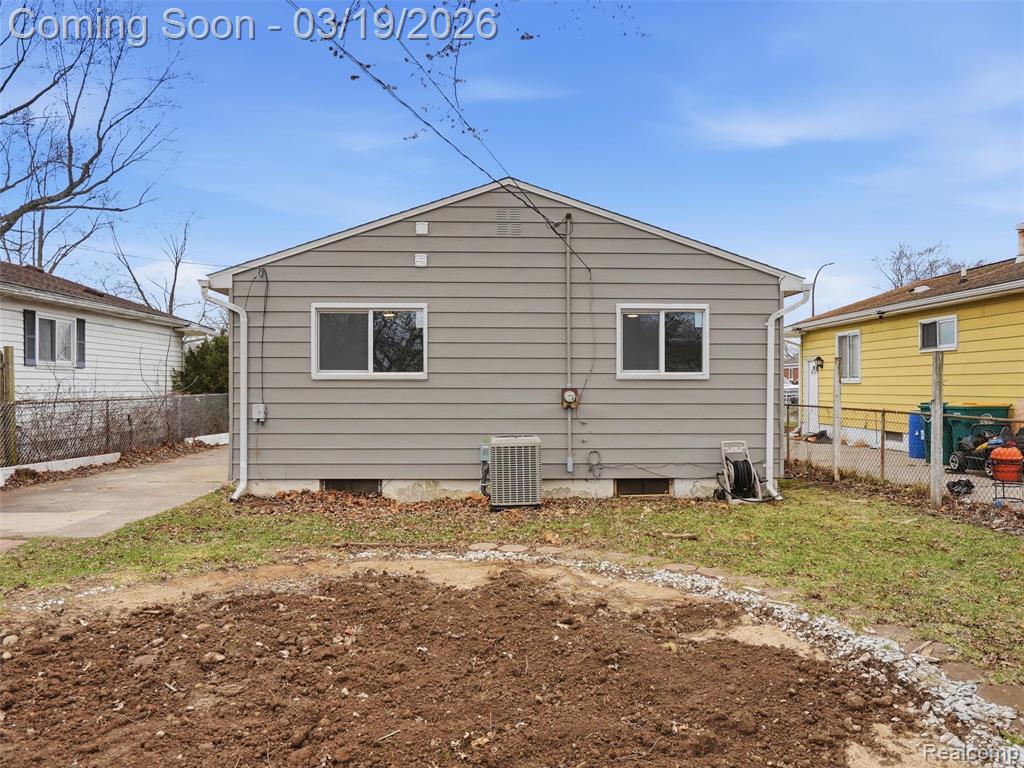 1649 Smith Street, Ypsilanti, MI 48198 — Photo 32