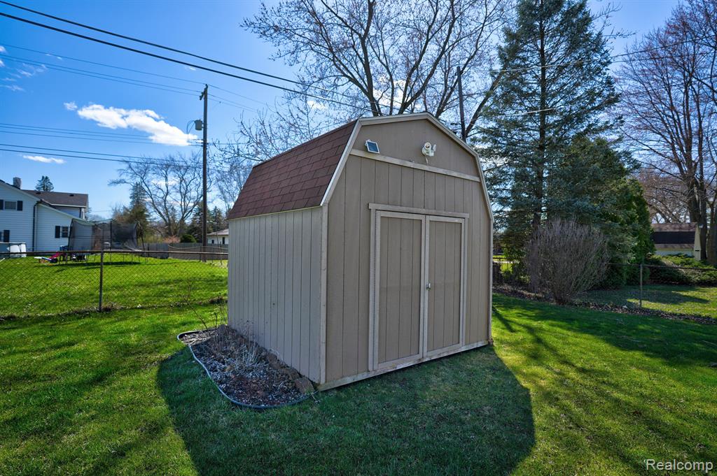 4342 SUNNYMEAD Avenue, Burton, MI 48519 — Photo 9