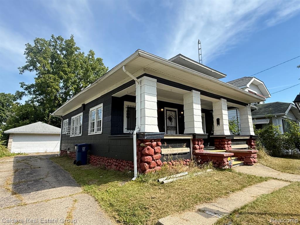 733 Black Avenue, Flint, MI 48505 — front exterior