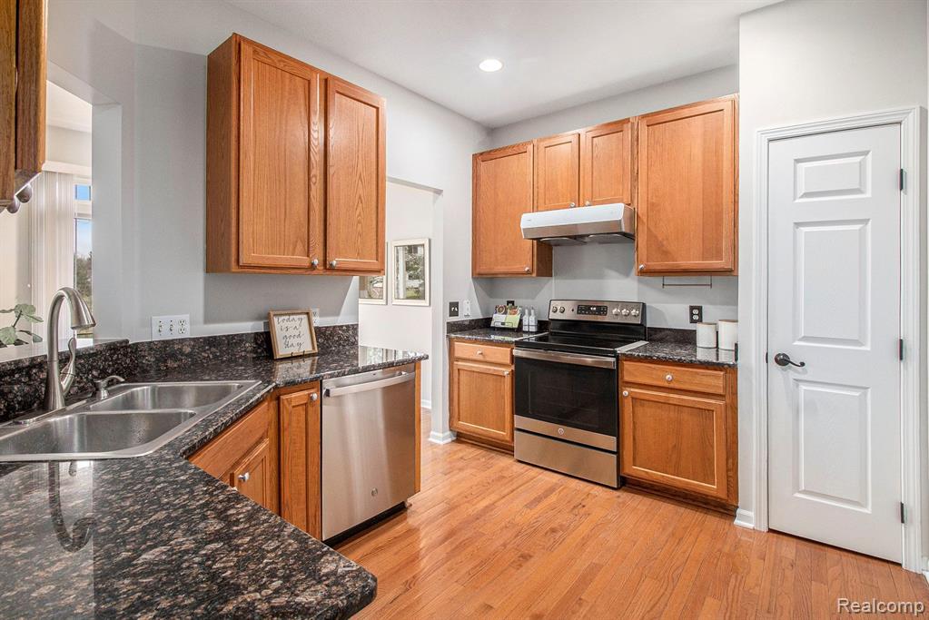 5535 GALLERY PARK Drive, Ann Arbor, MI 48103 — Photo 11