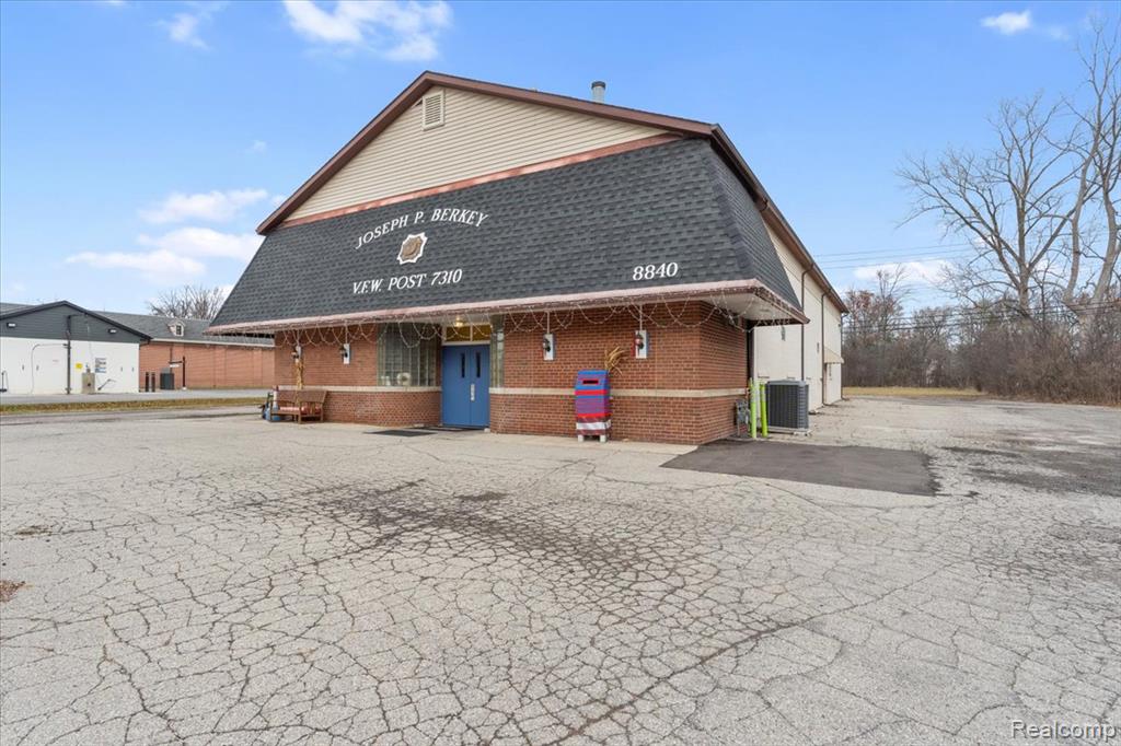 8840 Macomb Street, Grosse Ile, MI 48138 — Photo 2