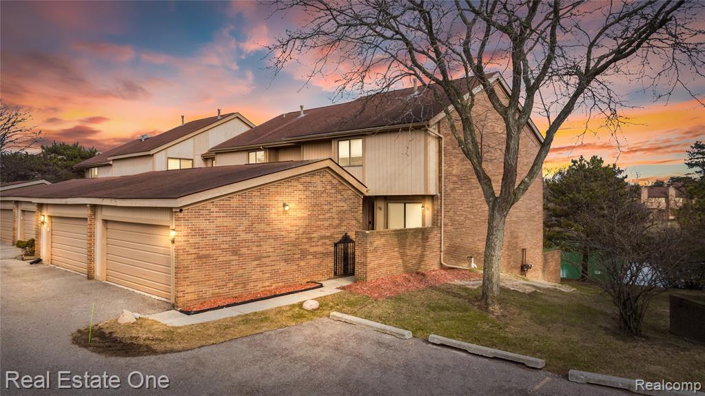 5273 Wright Way E, West Bloomfield, MI — front exterior