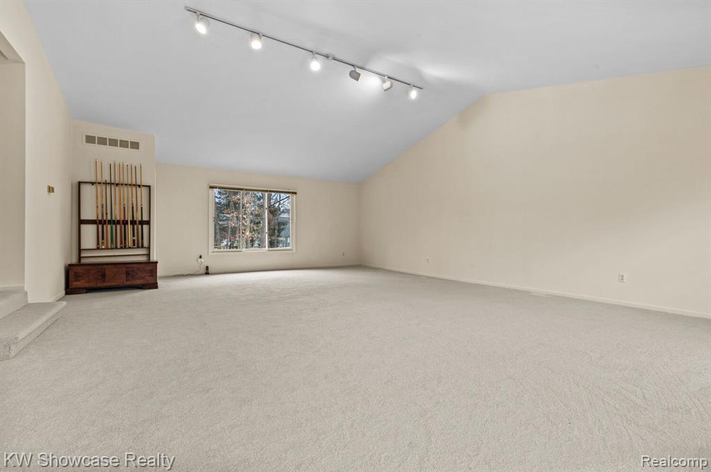 5294 BRIDGE Trail E, Commerce Twp, MI 48382 — Photo 26