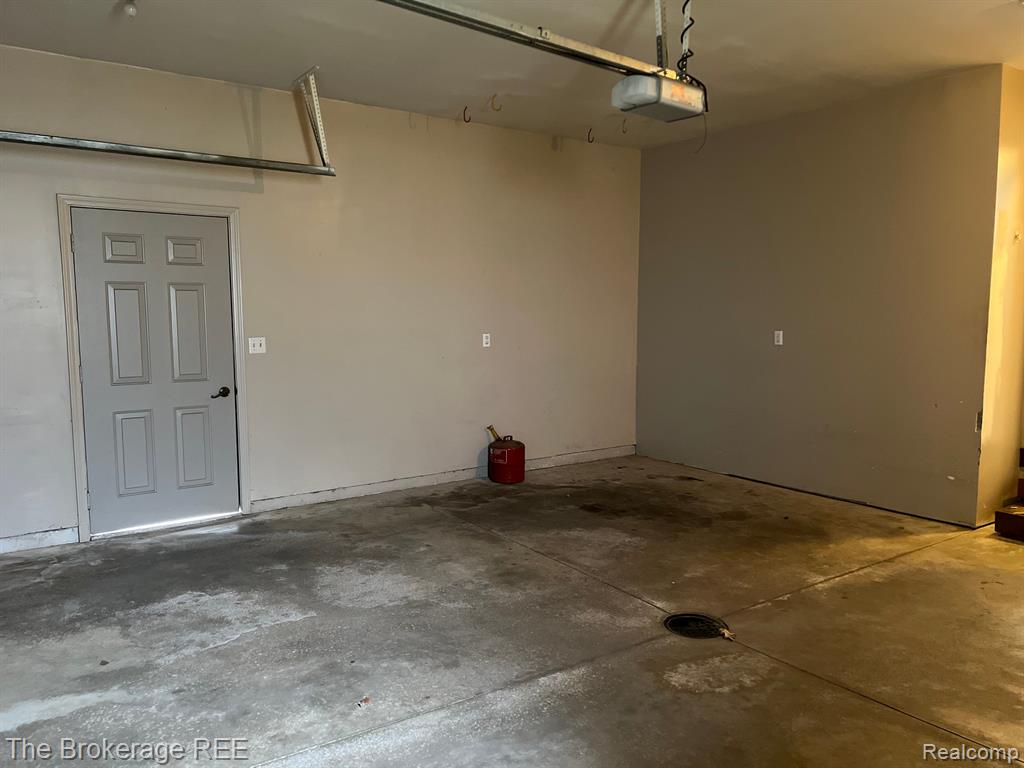 6112 NORMANDY Drive, Saginaw, MI 48638 — Photo 37