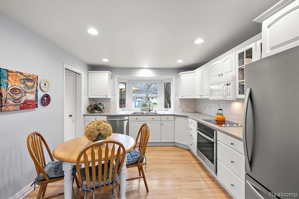 4399 Midrow Road, Waterford, MI 48329 — Photo 12