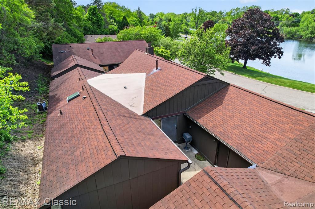 2061 Burgundy Street, West Bloomfield, MI 48323 — Photo 6