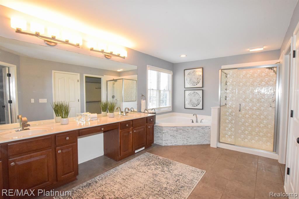 9037 RIDGEFIELD Drive, Brighton, MI 48114 — Photo 36