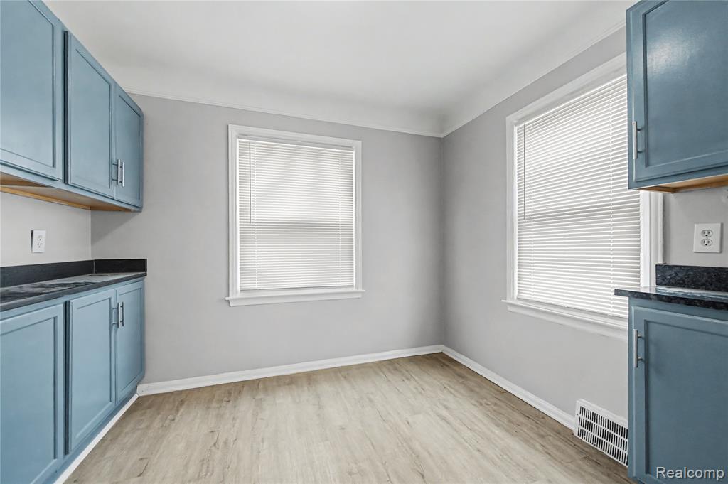 516 E Granet Avenue, Hazel Park, MI 48030 — Photo 19