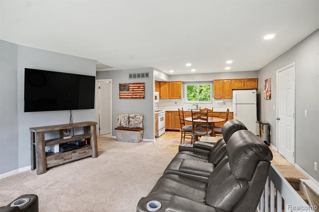 611 Bunny Run Boulevard, Lake Orion, MI 48362 — Photo 9
