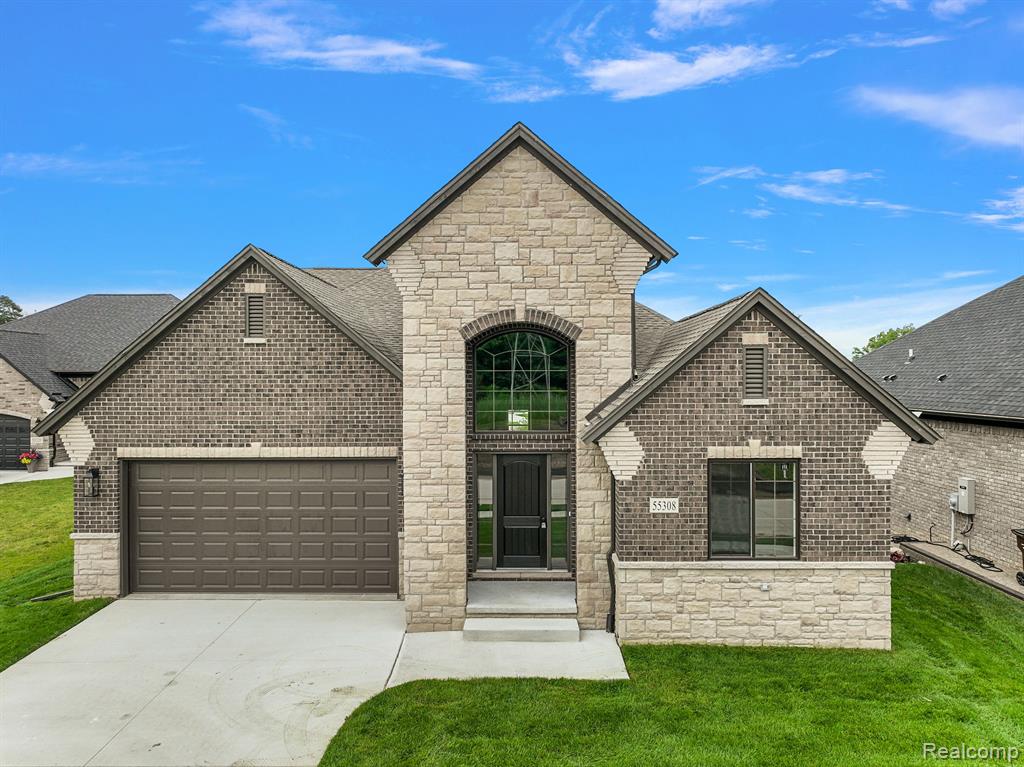 55308 HANFORD Court, Utica, MI 48316 — Photo 2