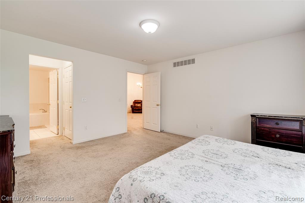 5958 Lochmore Drive, Commerce Twp, MI 48382 — Photo 43
