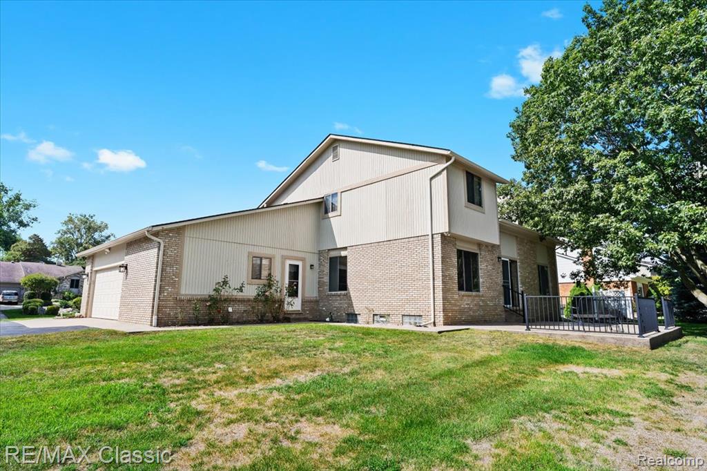 4432 Ravinewood Drive, Commerce Twp, MI 48382 — Photo 36