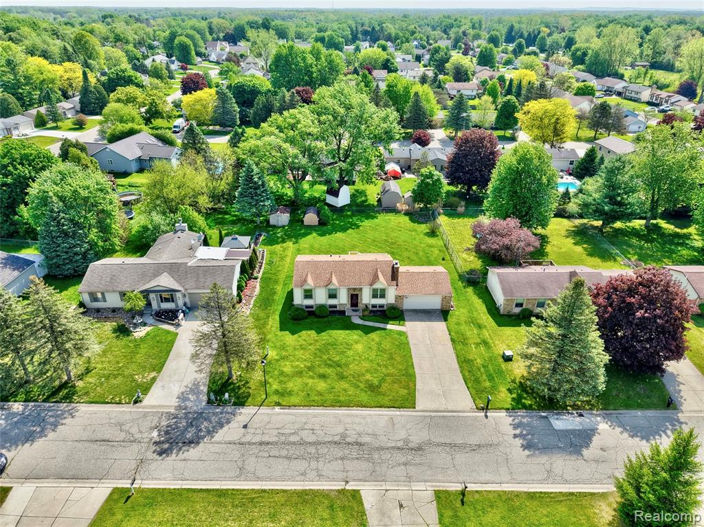6059 Stockbridge Commons Trail, Grand Blanc, MI 48439 — Photo 52