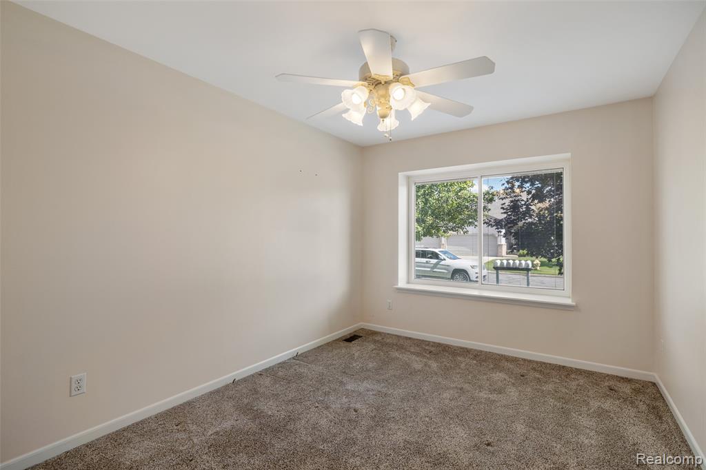 53171 Pineridge Drive, Chesterfield, MI — Photo 22