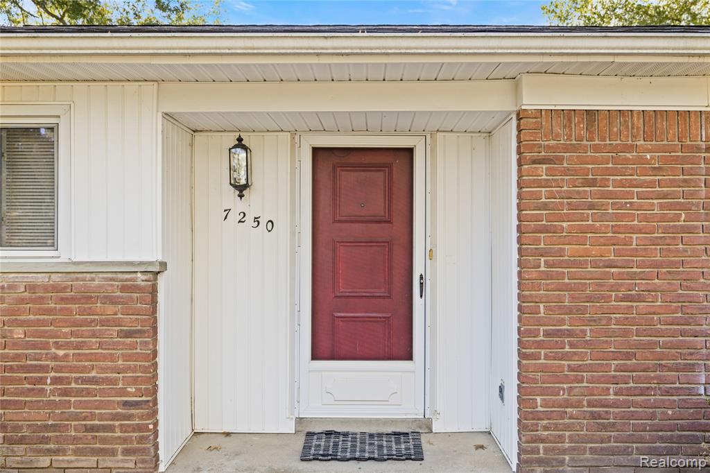 7250 Ten Hill Road, West Bloomfield, MI — Photo 7