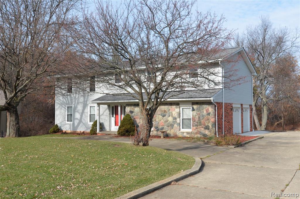 8152 Fairfield Circle, Springfield, MI — front exterior