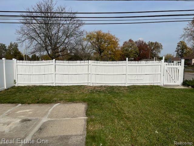 660 SAINT JOHNS Street, Wyandotte, MI 48192 — Photo 40