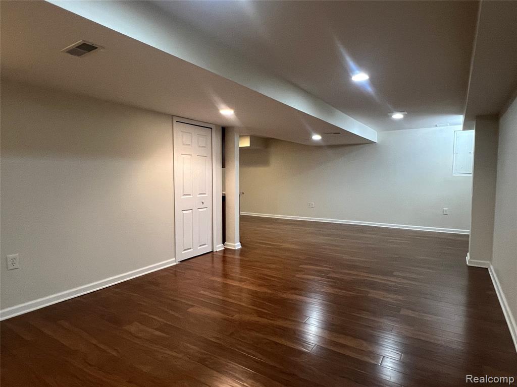 6161 Elarz Drive, Troy, MI 48085 — Photo 22
