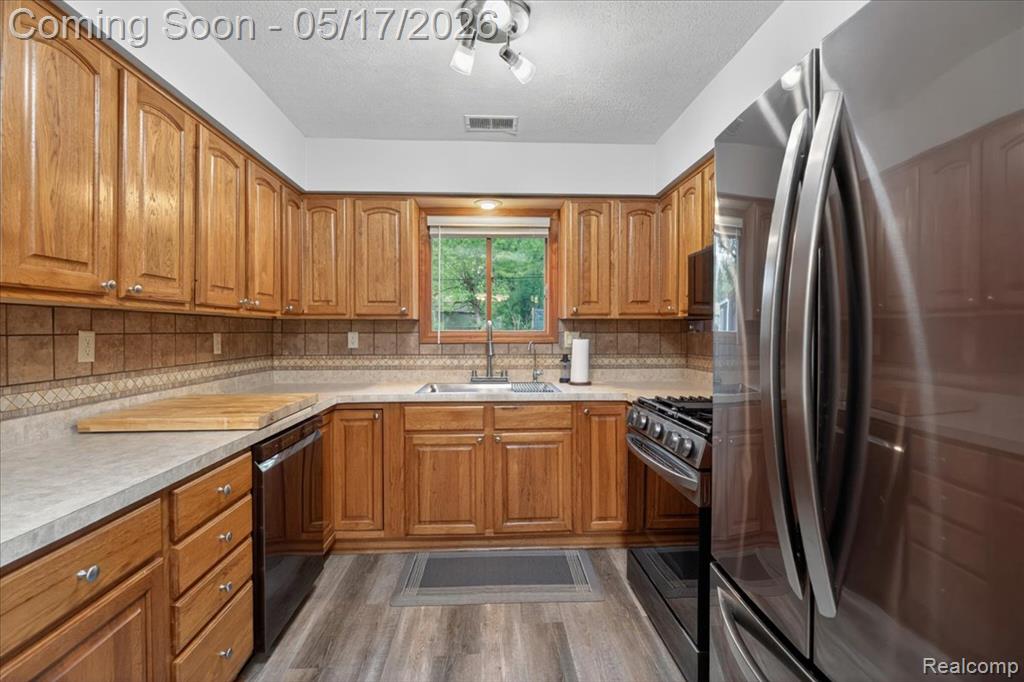 7044 Felix Drive, Clarkston, MI — Photo 15