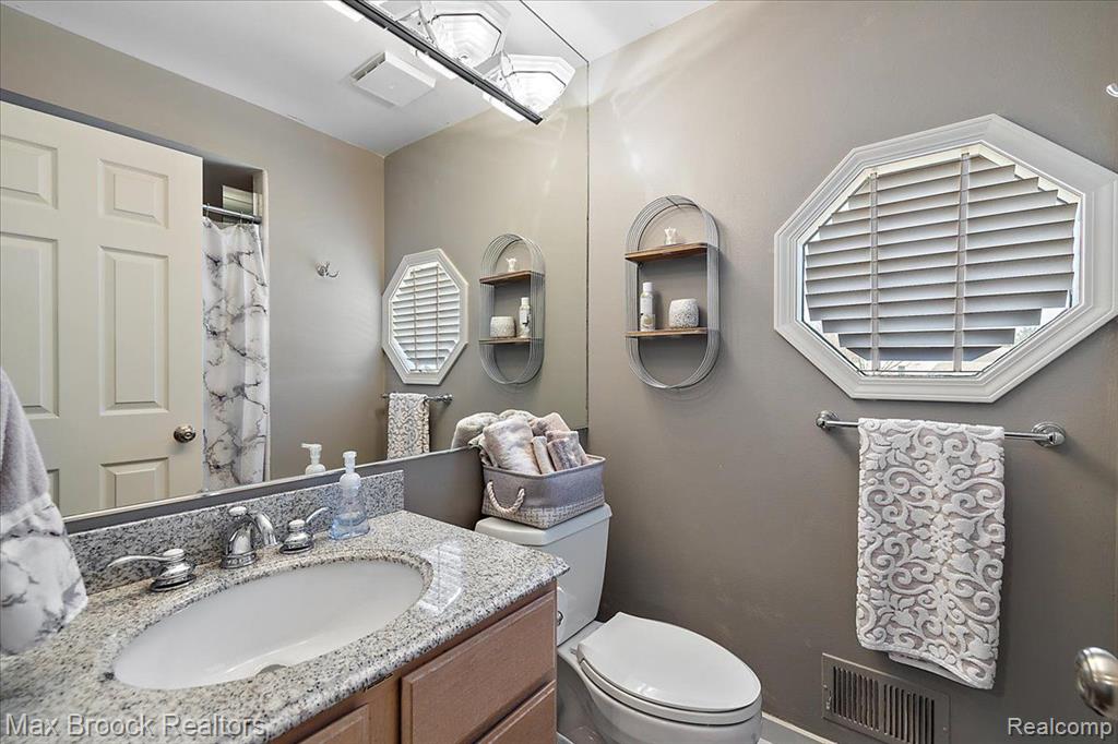 892 TARTAN Trail, Bloomfield Hills, MI 48304 — Photo 31