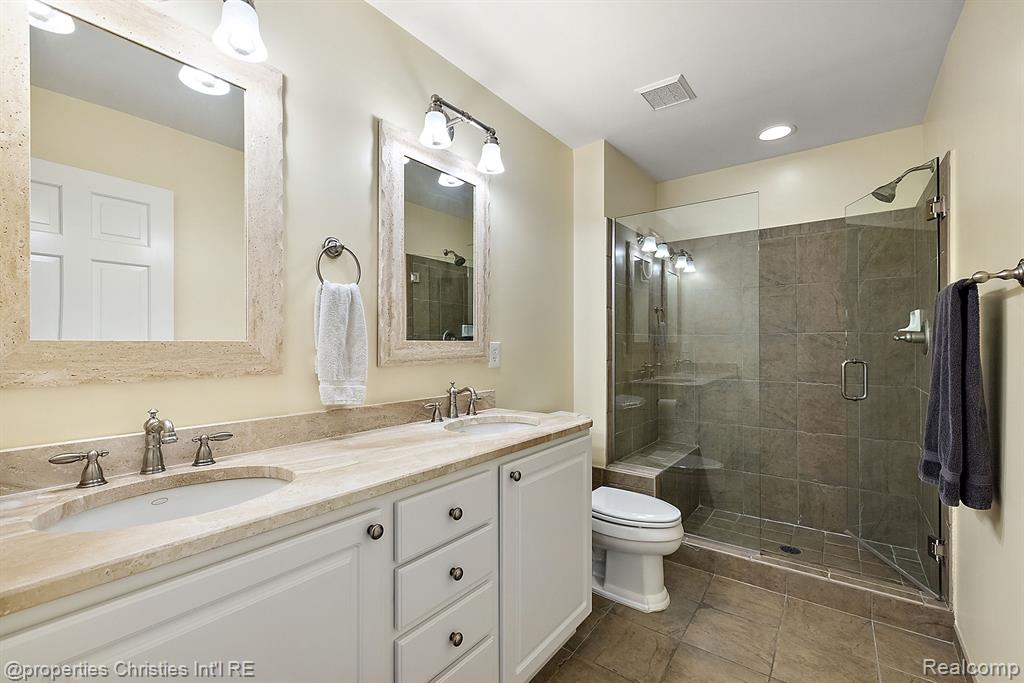 301 JAMES Circle, Royal Oak, MI 48067 — Photo 12