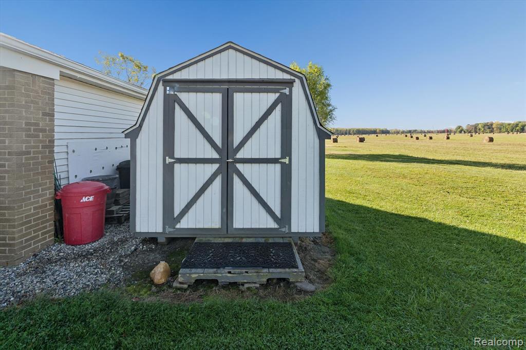 16303 Almont Road, Allenton, MI 48002 — Photo 45
