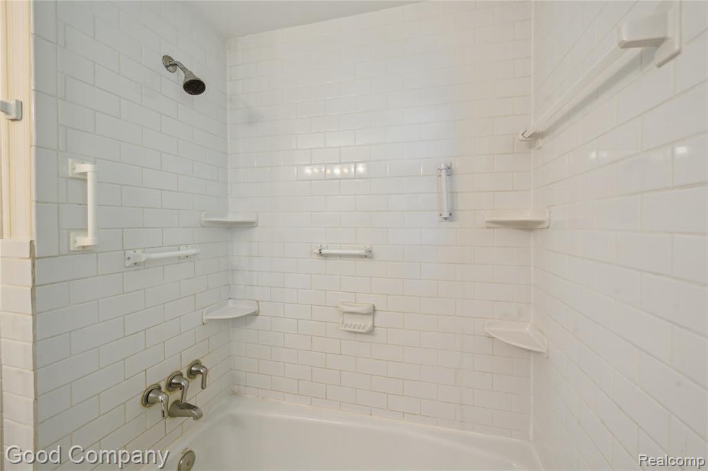 2289 Paulette Drive, Wolverine Lake, MI 48390 — Photo 28