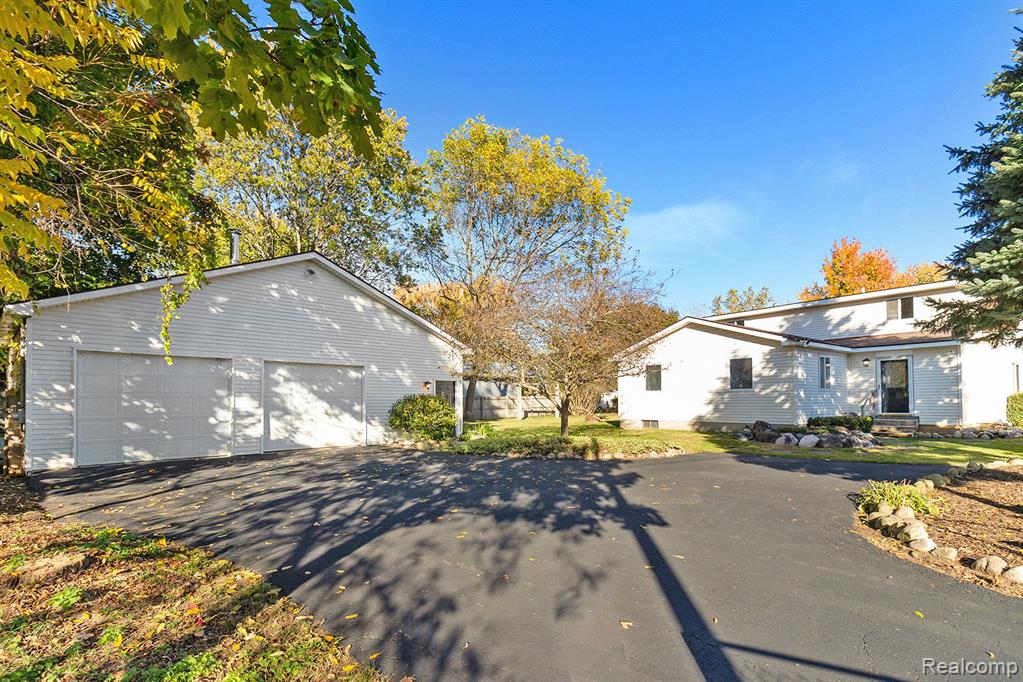 409 FENWICK Street, Holly, MI 48442 — Photo 18