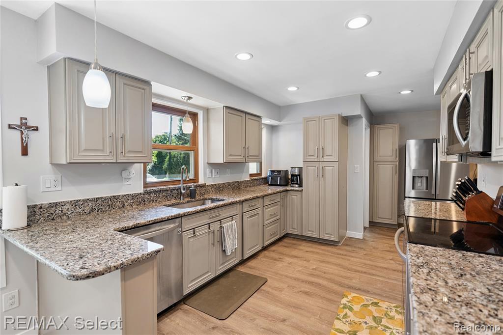 2456 N Tipsico Lake Road, Hartland, MI 48353 — Photo 6