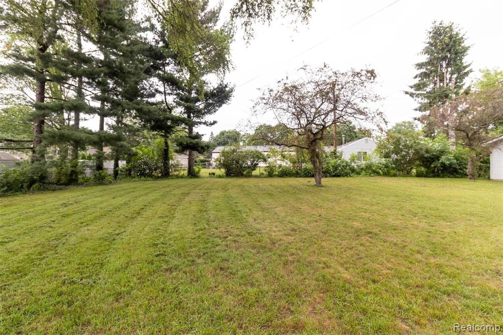 915 HARTSOUGH Court, Plymouth, MI 48170 — Photo 19