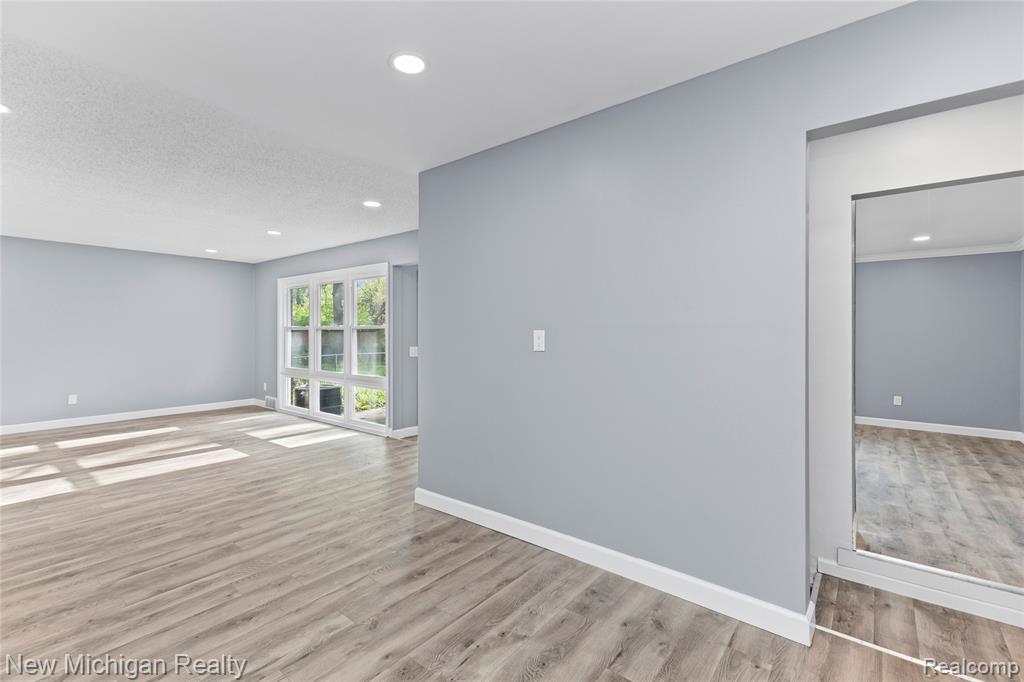 21901 Harding Street, Oak Park, MI 48237 — Photo 19