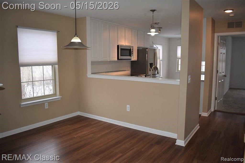 436 BOARDWALK Drive, Walled Lake, MI 48390 — Photo 7