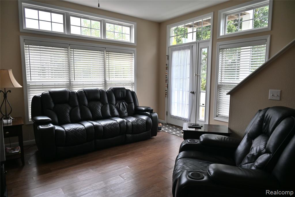 810 Catalina Cove, Luna Pier, MI 48157 — Photo 11