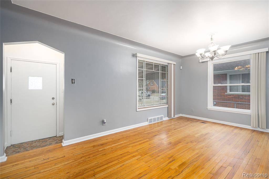 6585 Dolphin Street, Dearborn Heights, MI 48127 — Photo 4