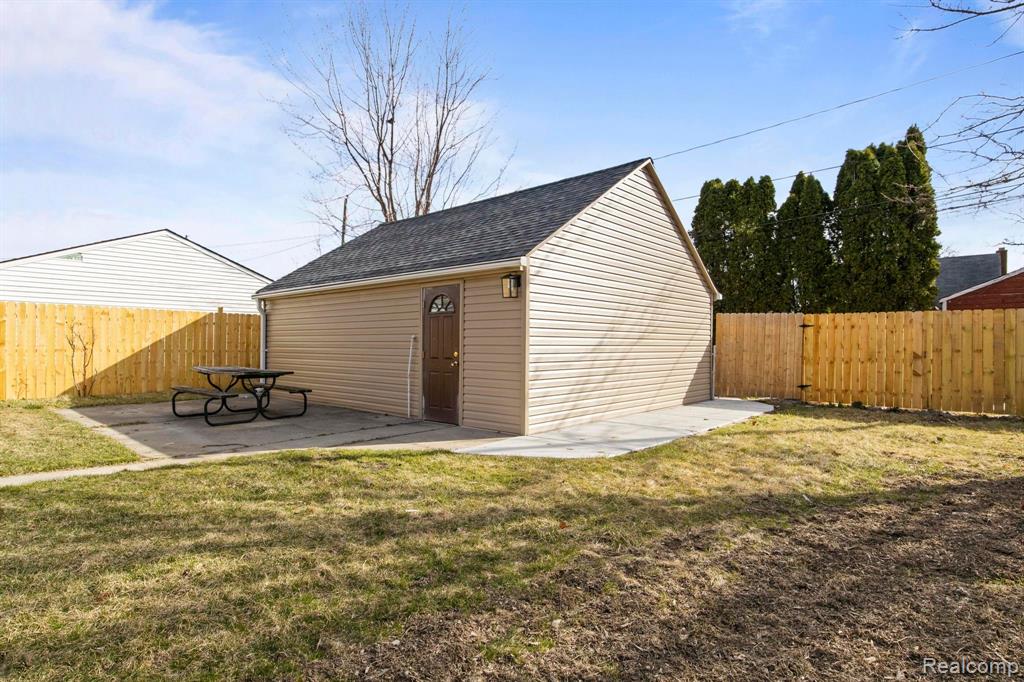 7832 CHASE RD, Dearborn, MI 48126 — Photo 32