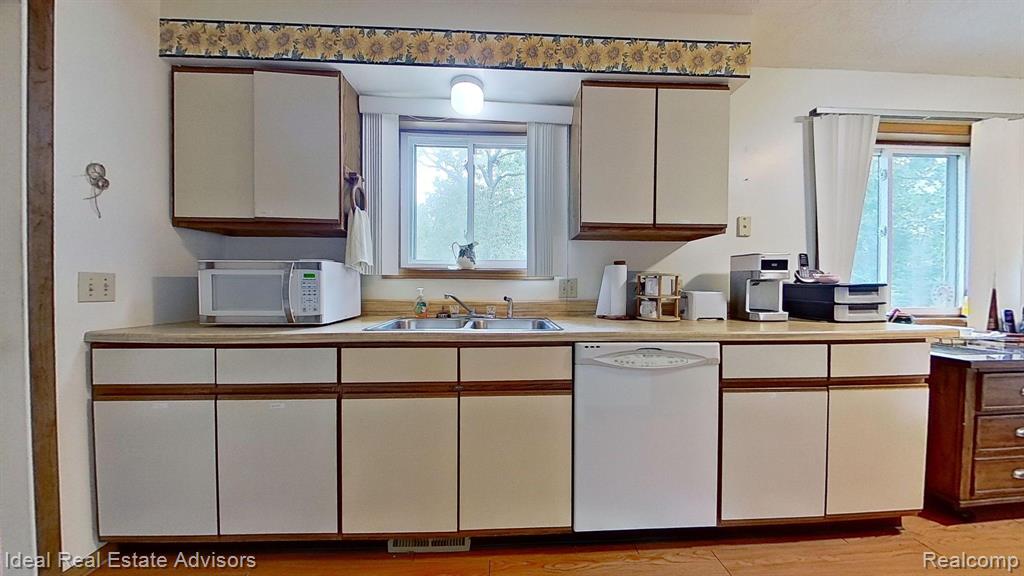 7215 TUSCARORA Circle, Indian River, MI 49749 — Photo 35