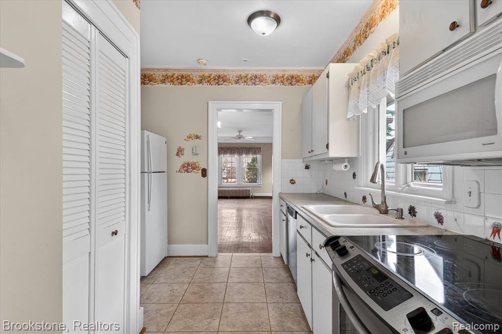 86 OAKDALE Boulevard, Pleasant Ridge, MI — Photo 9