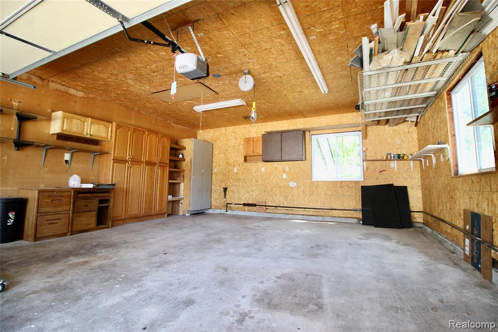 8372 Parshallville Road, Fenton, MI 48430 — Photo 32