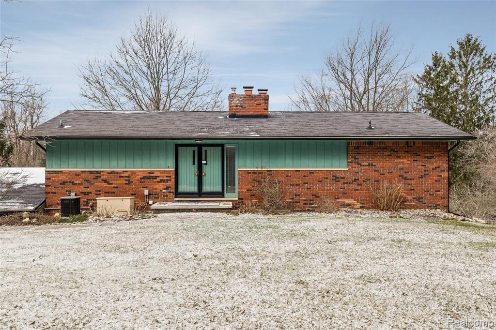 9801 Gibbs Road, Clarkston, MI 48348 — Photo 2