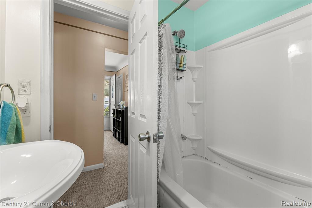 6141 N Gulley Road, Dearborn Heights, MI 48127 — Photo 12