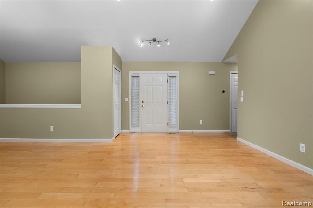 9438 Appleview Court, Brighton, MI 48116 — Photo 11