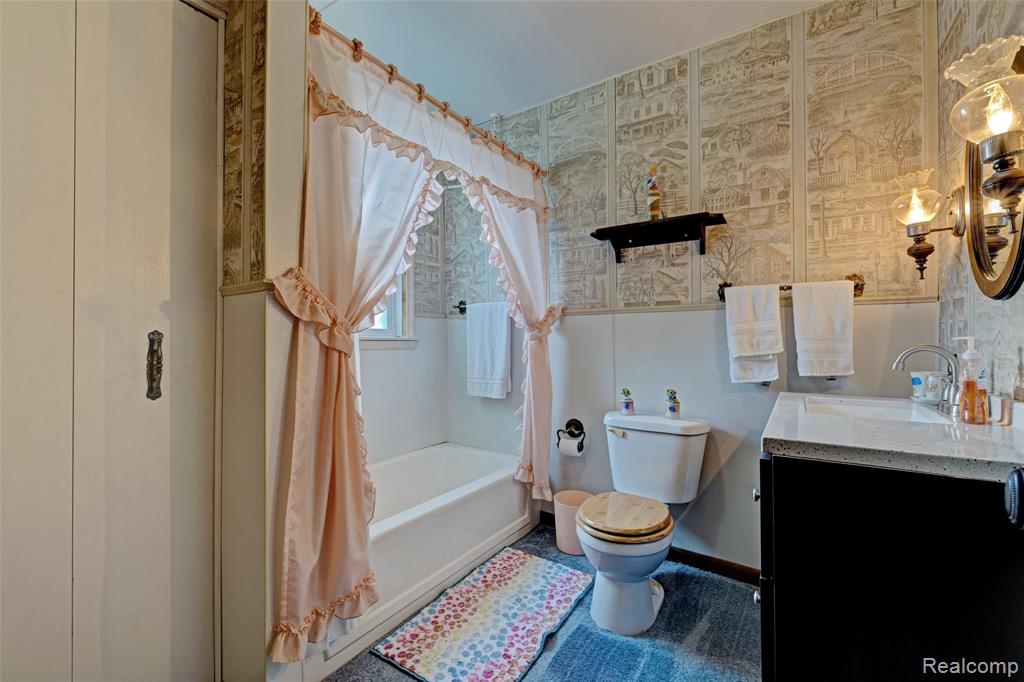 8028 Clarence Street, Goodrich Vlg, MI — Photo 39