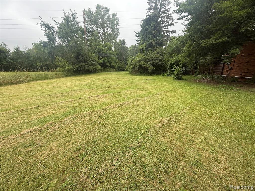 6715 Elizabeth Lake Road, Waterford, MI 48327 — Photo 31