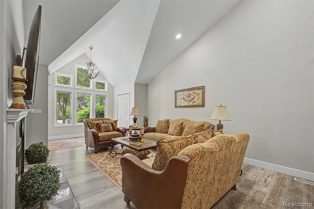 816 N Beech Daly Road, Dearborn Heights, MI 48127 — Photo 8
