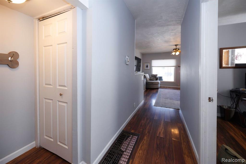 569 CLEOPHUS Parkway, Lincoln Park, MI 48146 — Photo 18