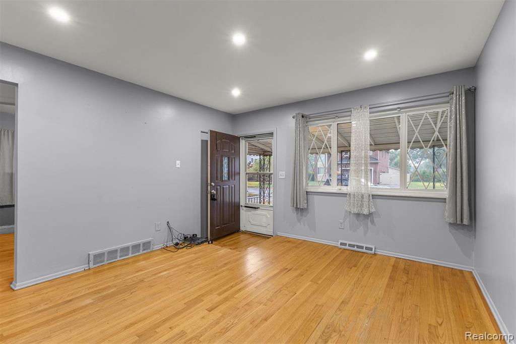 6894 N Gulley Road, Dearborn Heights, MI 48127 — Photo 6