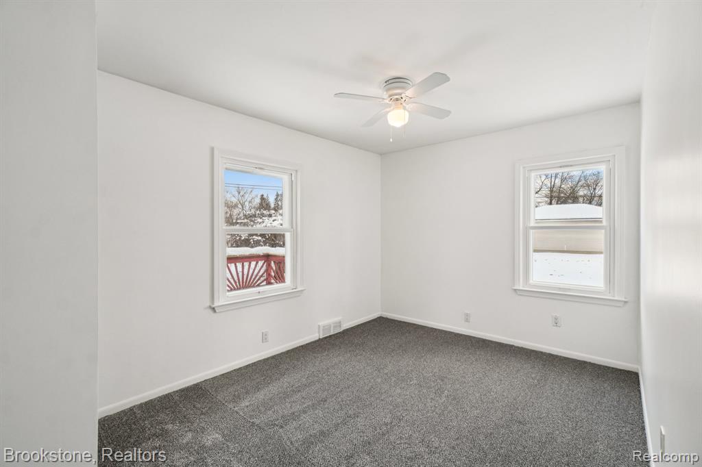 5729 Graves Street, Waterford, MI 48327 — Photo 19