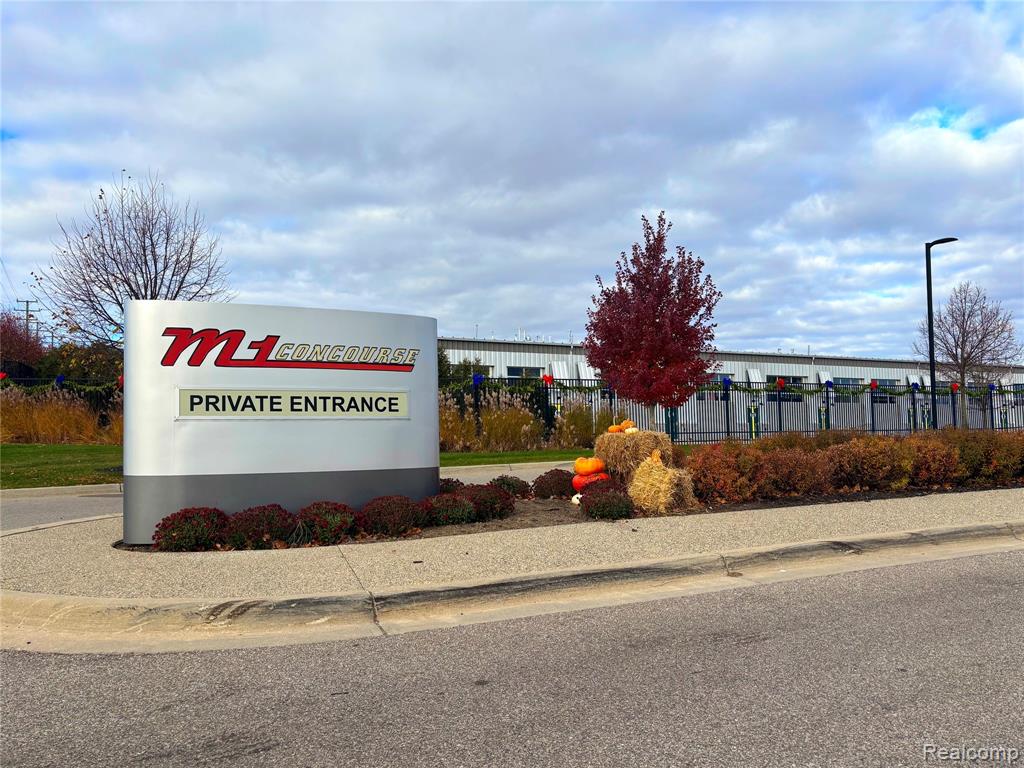 57 Pit Lane, Pontiac, MI 48341 — front exterior