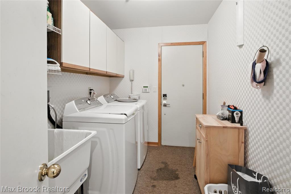 4185 Foxpointe Drive, West Bloomfield, MI 48323 — Photo 17